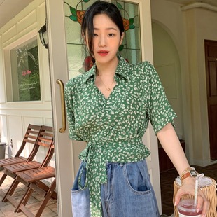 韩国chic夏季法式复古绿色碎花，衬衫女设计感绑带收腰显瘦短款衬衣