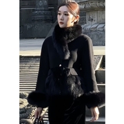 高级感超好看赫本风时尚气质黑色，仿狐狸毛短款毛呢大衣外套秋冬季