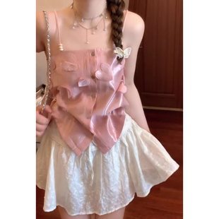 爱心花瓣粉色短款吊带精致绝美重工上衣，白色百褶短裙套装女夏