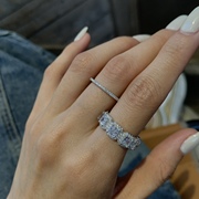银饰戒指密镶锆石戒指女生，素圈简约轻奢风指环闭口精美生日礼物