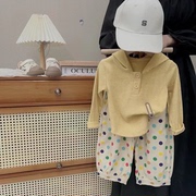 女童秋季套装2023女宝短款连帽坑条纹，上衣+波点灯笼裤两件套