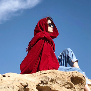 纯色红围巾女秋冬西藏青海湖旅游民族风，披肩超大加厚空调保暖披风