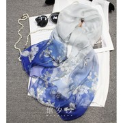 中式时尚百搭蓝色玉兰喷绘100桑蚕丝%丝巾真丝，围巾长款女式春秋季