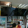 汇新奶茶店铺双面三面液晶电视，e机拼接吊架旋转伸缩挂架天花