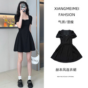 连衣裙2023女法式复古方领小众设计感中裙夏季收腰显瘦小黑裙