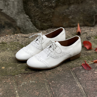 布洛克英伦雕花真皮牛津女鞋软底法式复古外贸，2024春季白色鞋