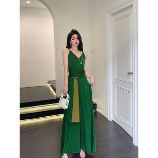 绿色v领露背吊带，连衣裙女2023高级感长裙子，夏季收腰显瘦气质