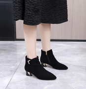 真皮小短靴女春秋单靴2023韩版尖头，粗跟加绒及踝靴中跟马丁靴