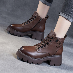 冬季棕色马丁靴女款英伦风，2023真皮厚底，增高跟复古系带小皮鞋