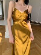 wangxo金色无袖吊带，抹胸连衣裙女夏季2023年设计感中长款裙子