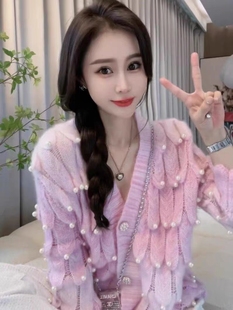 今年流行毛衣粉色钉珠v领时尚宽松针织开衫外套女秋2023