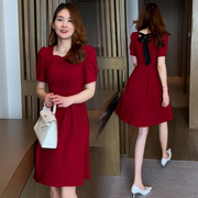 红色连衣裙女夏季2023年小个子法式气质方领纯色，收腰显瘦裙子