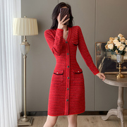 红色高级感气质针织连衣裙秋冬新中式女装v领修身中长款包臀裙子