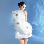 越南小众品牌LYLIA 2022夏季裹胸女神木耳百褶花朵钉珠礼服裙