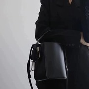 秋冬小众设计水桶包肩带(包肩带)斜跨包包轻奢高级设计感女包子母包