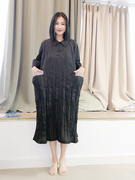 姜欢设计 夏季黑色肌理感翻领大兜设计泡泡袖宽松款连衣裙