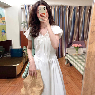 法式V领白色连衣裙女设计感2024夏季收腰显瘦仙女长裙子高级
