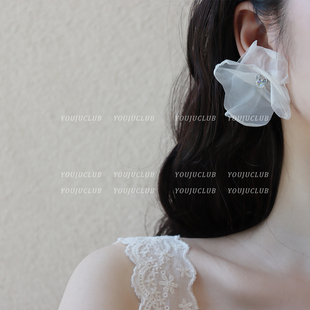 YOUJUclub-白开水美人 超仙女设计感白色雪纺钻花朵夸张耳环耳夹
