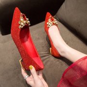婚鞋女2021春秋结婚鞋子新娘鞋，孕妇平底低跟2cm中式红秀禾鞋