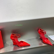 高定红色亮面尖头坡跟凉鞋，女2024绝美超高跟，10cm性感走秀女鞋