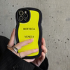 吕派 欧美风波浪框黄色竖纹字母适用IPhone14ProMax苹果13手机壳12防摔11高级15全包XS硅胶保护套软情侣