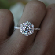 仿莫桑钻石饰品戒指镀白金，求婚结婚钻石戒指情侣，对戒订婚钻戒女