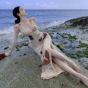 2023法式吊带水墨画碎花沙滩连衣裙女夏季外穿质感高级感气质