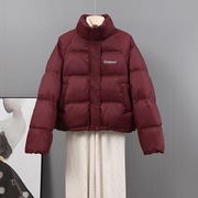 2023冬季酒红色羽绒服，女短款韩版立领白鸭绒(白鸭绒，)面包服小个子外套