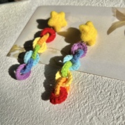 黄色毛毡五角星创意多巴胺彩虹撞色毛线手工编织长款链条耳钉耳夹