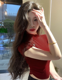 t恤红色短袖设计感小众女夏季2023纯欲性感辣妹修身显瘦上衣