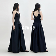 sun90新中式国风气质，黑色连衣裙夏梨型收腰显瘦露背吊带，法式长裙