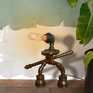 铁艺小台灯创意水管武术造型小夜灯男生礼物卧室书桌装饰灯具