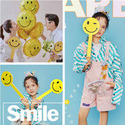 儿童创意街拍摄影道具黄色笑脸手拿板铝膜气球情侣可爱表情手举牌