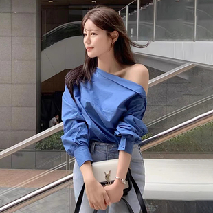 韩国chic秋季不规则设计一字，领露肩堆堆袖休闲宽松纯色长袖衬衫女