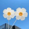 五一鸡蛋花带杆雏菊花朵白色笑脸太阳花气球教室幼儿园课桌装饰