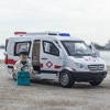 驰美132奔驰斯宾特救护车合金模型，回力声光玩具车面包急救车男孩
