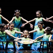 第十届小荷风采小儿垂钓女童舞蹈演出服斗笠板凳道具儿童表演服装
