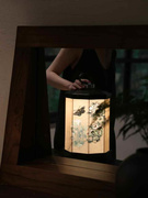 家具《知春来》刺绣新中式台灯，触控无线皮手提床头灯质夜灯