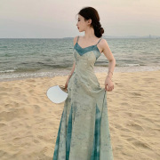 法式显瘦感长裙海边度假裙女夏季小众设计感渐变蓝色大裙摆连衣裙