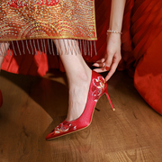 lusen婚鞋秀禾婚纱两穿新娘，鞋不累脚中式红色，缎面刺绣高跟鞋复古