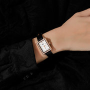 女复古水钻简约气质，长方形皮带手表时尚石英真皮，7mm普通国产腕表