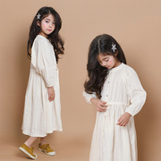 秋季女童装韩版纯棉镂空褶皱，连衣裙中大儿童，亲子文艺森女收腰长裙