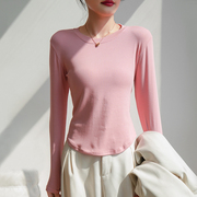 显白粉色t恤女长袖内搭打底2024纯棉，修身弧形下摆小个子上衣