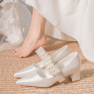 一字带婚鞋粗跟缎面中跟结婚婚纱照鞋子蕾丝仙女法式高跟鞋新娘鞋