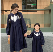 女孩长袖裙子亲子装y6秋季学院风韩版母女装连衣裙女童藏青色长裙