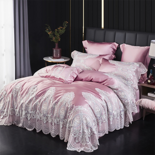 欧式高端奢华四件套样板间，床上用品贡缎纯棉，粉色蕾丝边结婚八件套