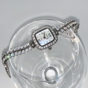 美人鱼手链式手表女款简约轻奢镶钻小表盘，精致百搭水钻链条腕表