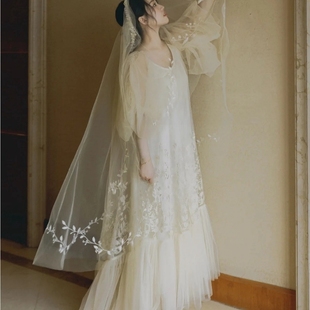 头纱新娘轻纱高级感长款拖尾结婚拍照超仙森系复古蕾丝礼服法式