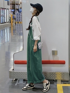 绿色背带裤女春夏季2023韩版宽松小个子森系复古学生，休闲长裤