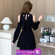 黑色小礼服少女小黑裙设计感洋气名媛时尚，气质挂脖长袖露肩连衣裙